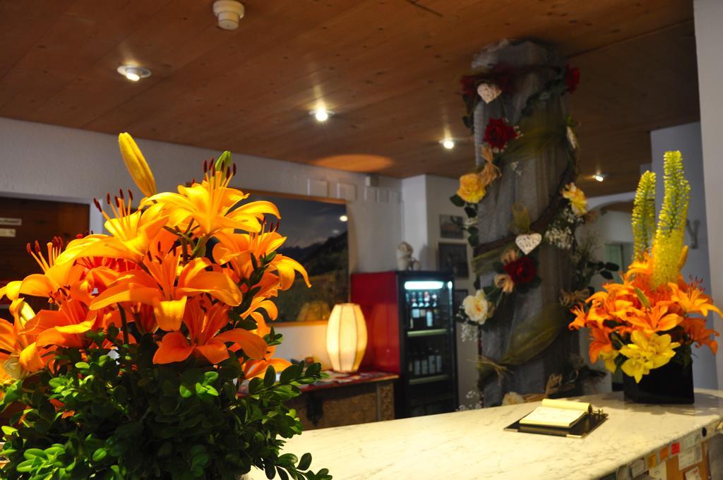 Poschiavo Suisse Hotel & Traditional Fondue Stube Exterior photo